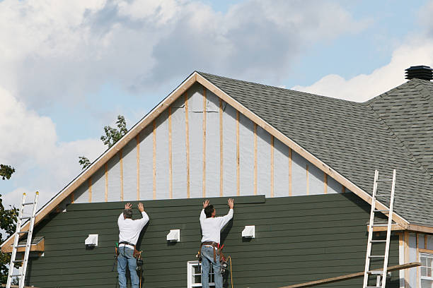 Professional Siding Contractor technician working in Linkwood, MD
